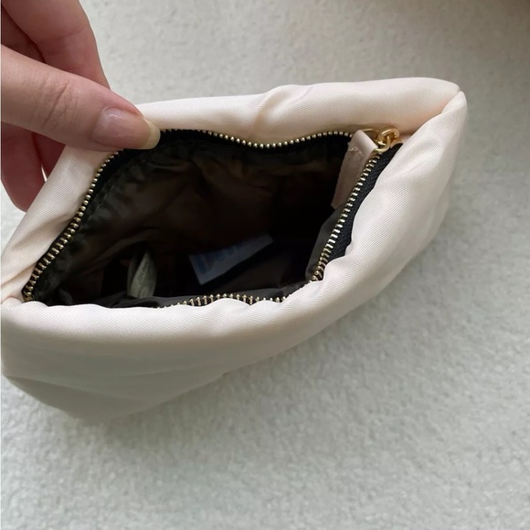 3 Jean Paul Bags ( BackPack Bag + Parfums Pouch + Travel Bag ) - Picture 13 of 16